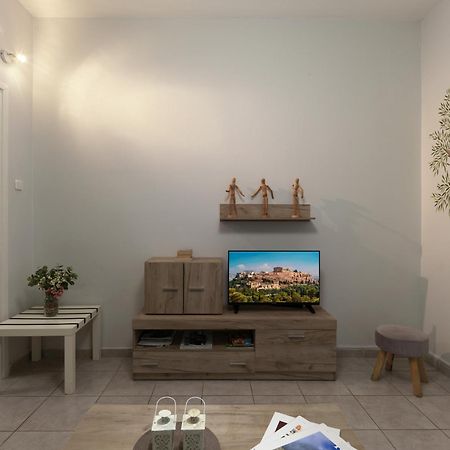 شقة Cozy Athenian One Bd, Pistachio Charm المظهر الخارجي الصورة
