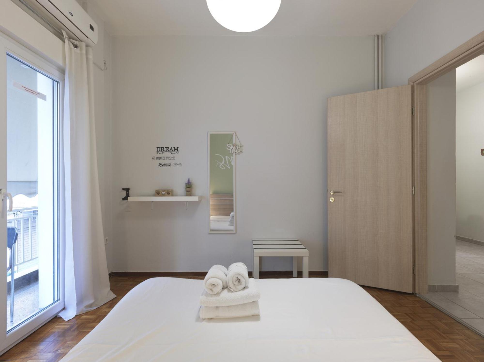 شقة Cozy Athenian One Bd, Pistachio Charm المظهر الخارجي الصورة